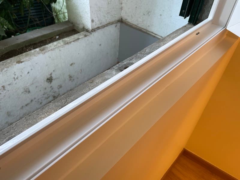 Caixilho após limpeza profunda pós-obras
