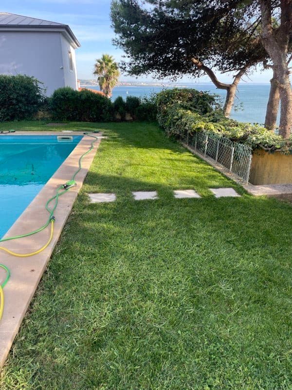 Preparação de solo e caminho de jardim